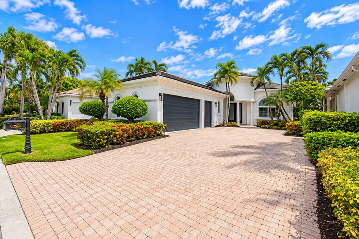 Property Photo:  7952 Villa D Este Way  FL 33446 