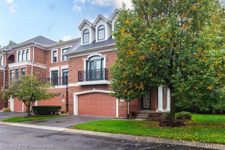 Property Photo:  4450 Gateway Circle 10  MI 48322 