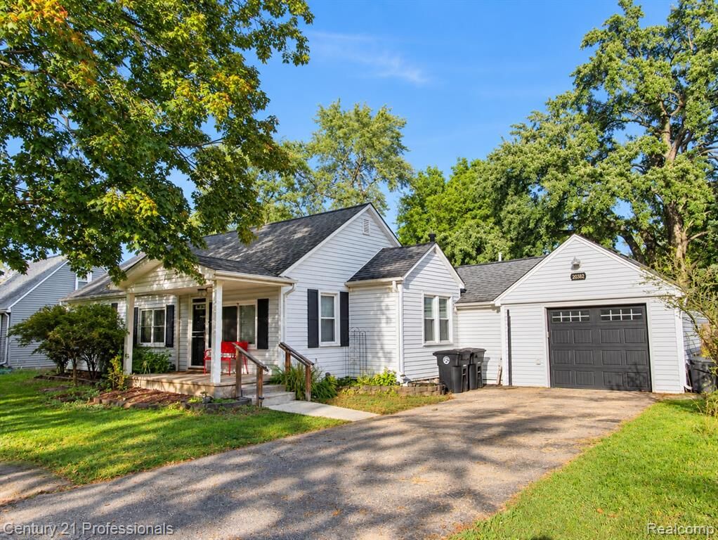 Property Photo:  20382 Beatrice Street  MI 48152 