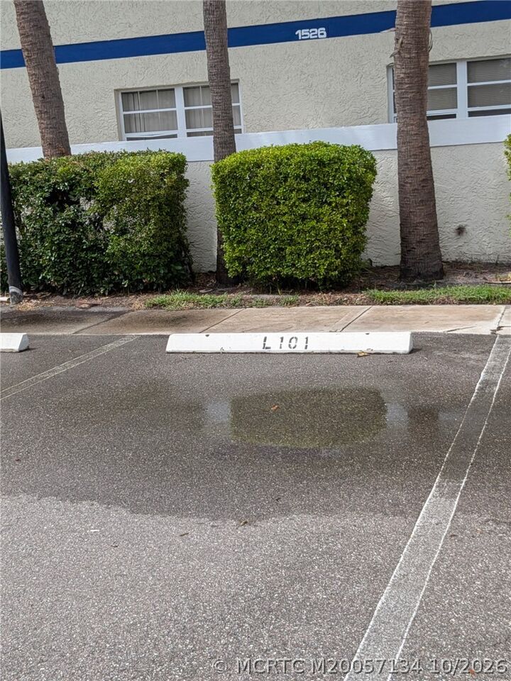 Property Photo:  1526 SE Royal Green Circle 101  FL 34952 