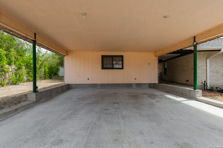 Property Photo:  443 Adolphus Street  TX 78852 
