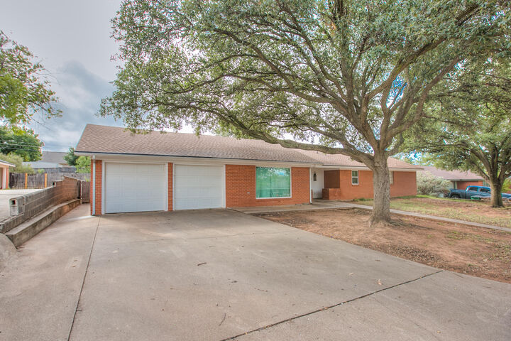 Property Photo: 3509 W Beauregard Avenue TX 76904
