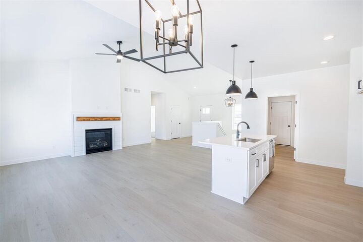Property Photo: 512 Ridge Court WI 53576