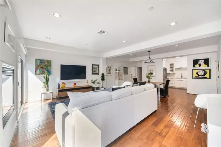 Property Photo: 1410 N Curson Avenue 202 CA 90046