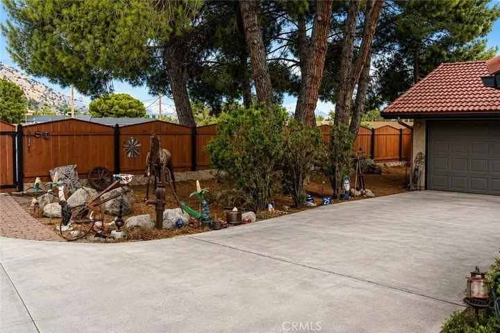 Property Photo:  3811 Wagon Wheel Drive  CA 93240 