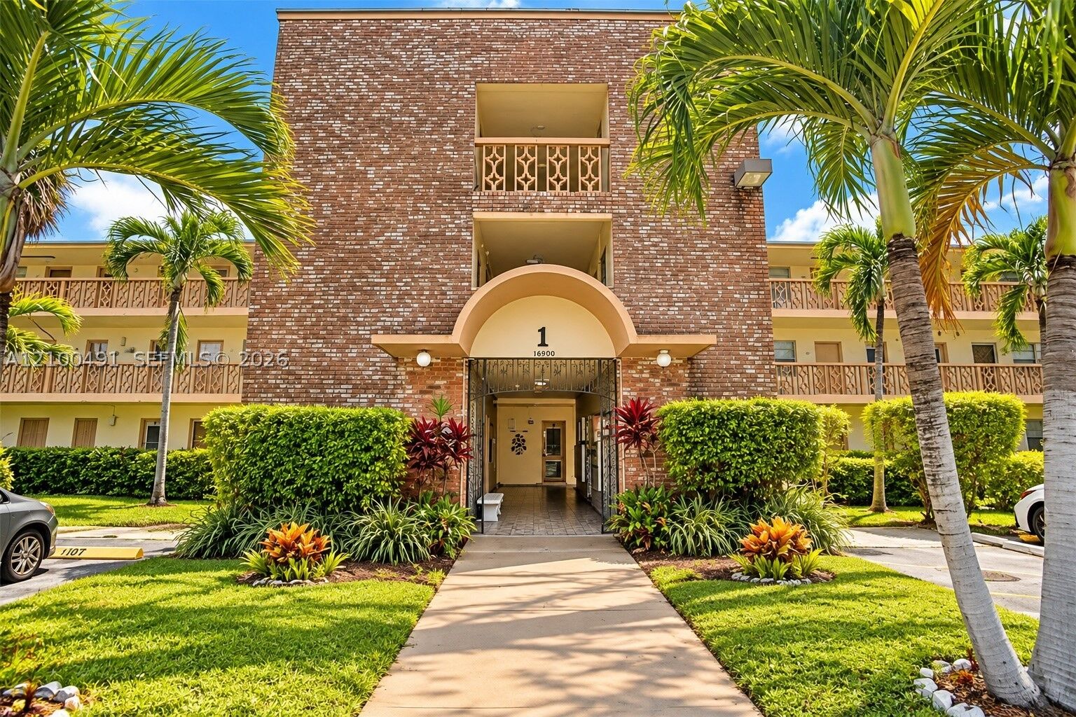 Property Photo: 16900 NE 14th Ave 214 FL 33162
