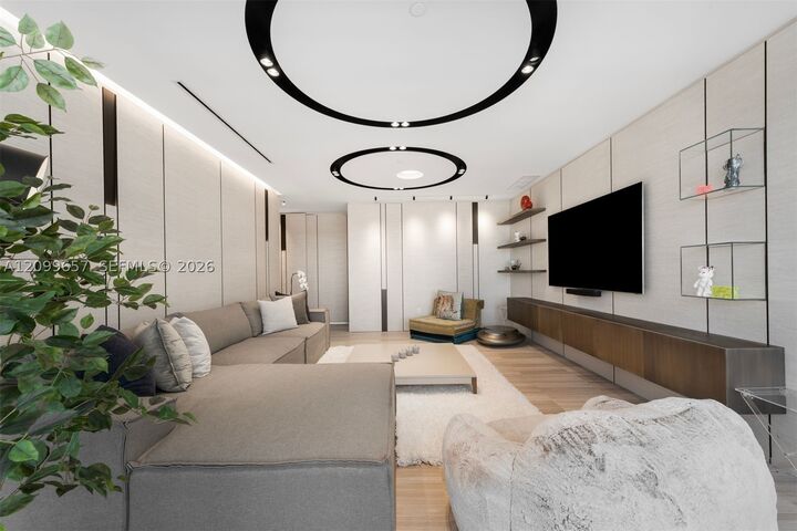 Property Photo: 4701 N Meridian Ave 512 FL 33140