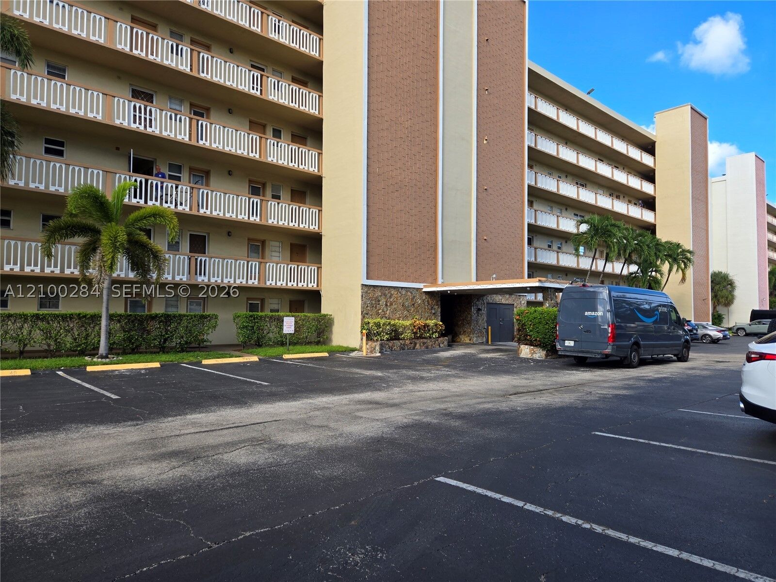 Property Photo:  900 NE 12th Ave 608  FL 33009 