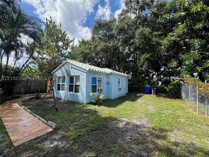Property Photo:  215 Columbus Pkwy  FL 33021 