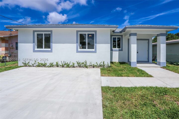 Property Photo: 806 NW 5th Ave FL 33009