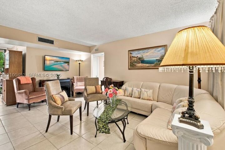 Property Photo:  8760 SW 133rd Ave Rd 114  FL 33183 