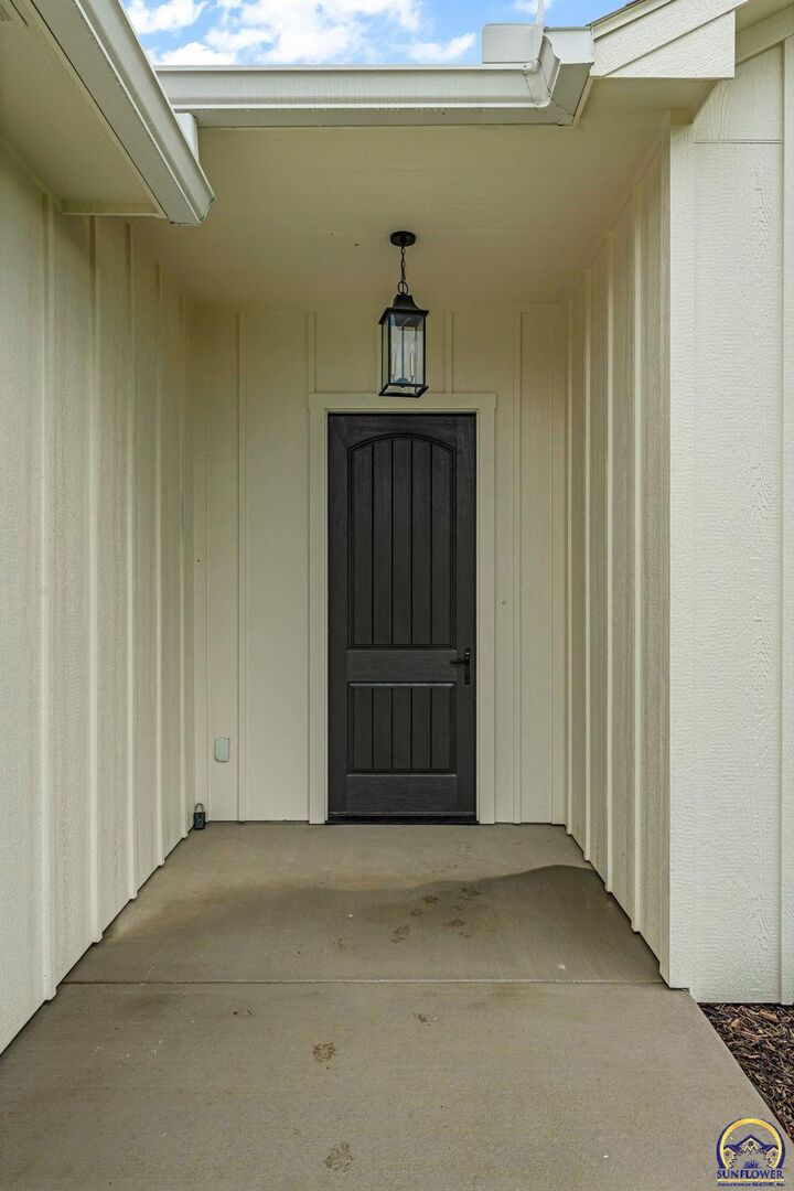Property Photo:  4100 SE 33rd St  KS 66605 