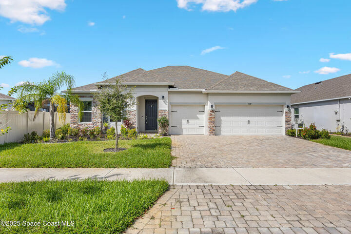 Property Photo: 3520 Rixford Way SE FL 32909