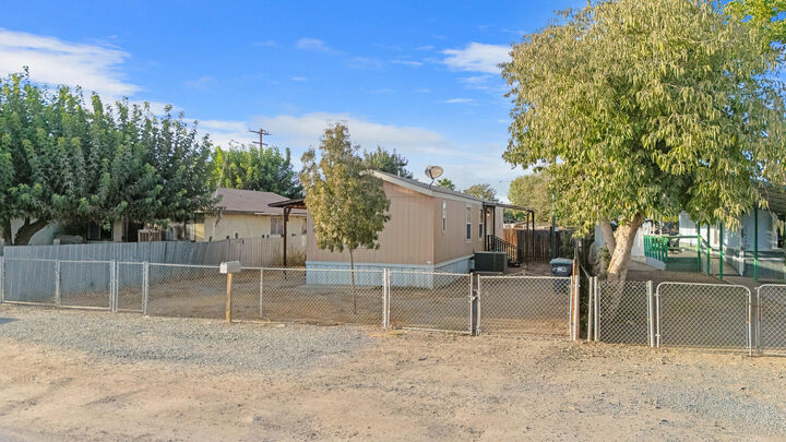 Property Photo:  19630 Avenue 194  CA 93267 