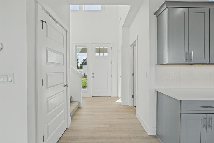 Property Photo: 5424 W Okanogan Ave WA 99336
