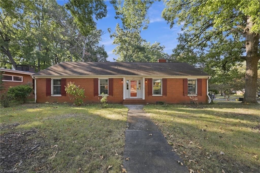 Property Photo:  505 Overbrook Drive  NC 27262 