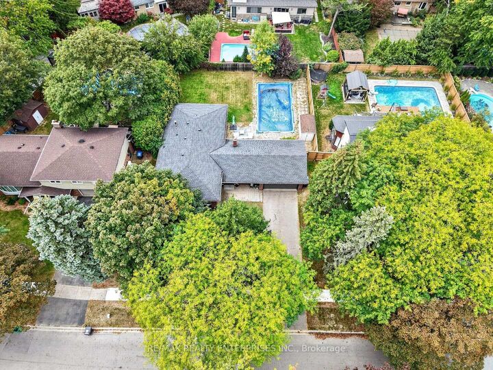 Property Photo:  829 Terlin Boulevard  ON L5H 1T1 