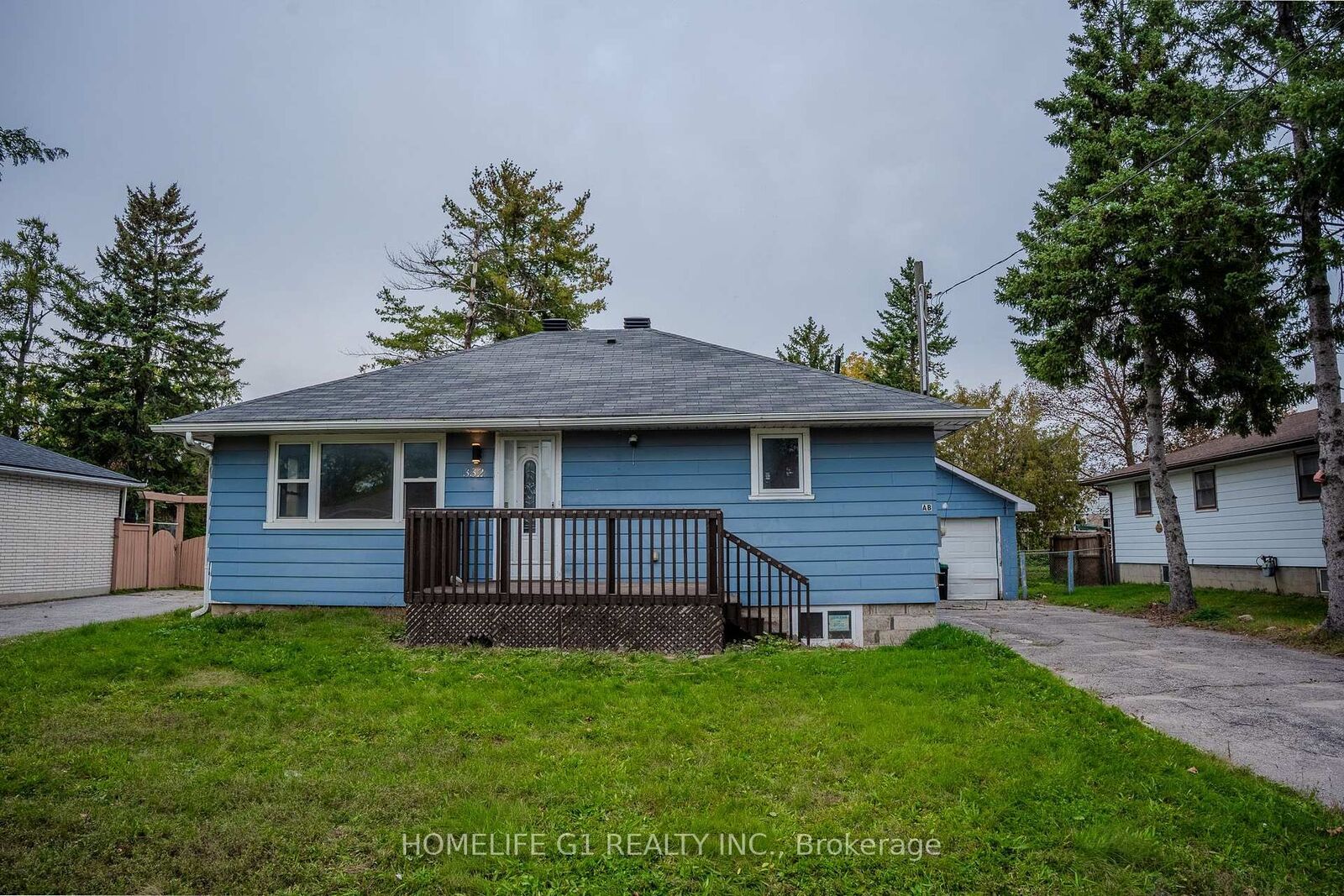 Property Photo:  332 Grove Street E  ON L4M 2R5 
