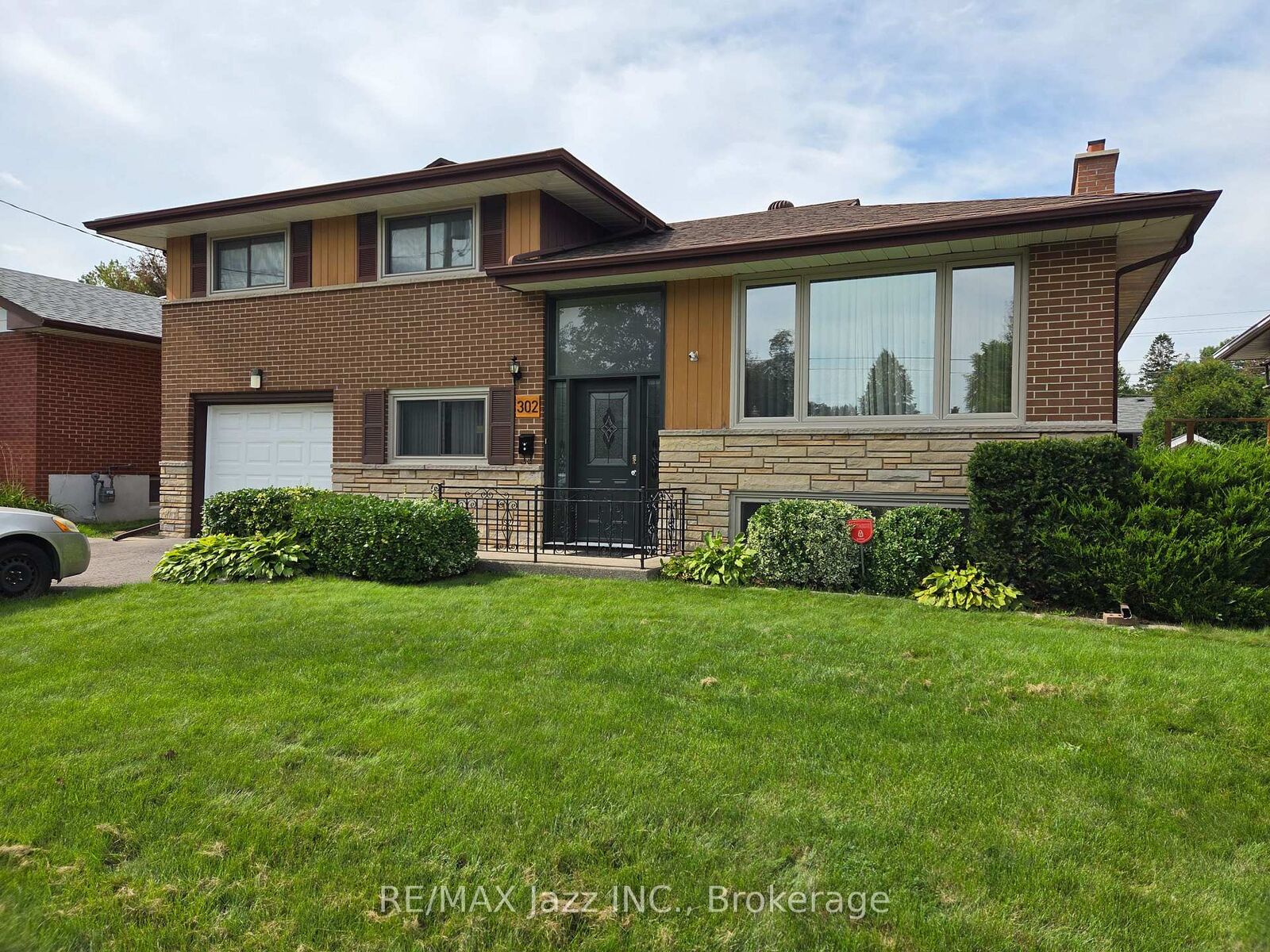 Property Photo:  302 Poplar Street  ON L1H 6P7 