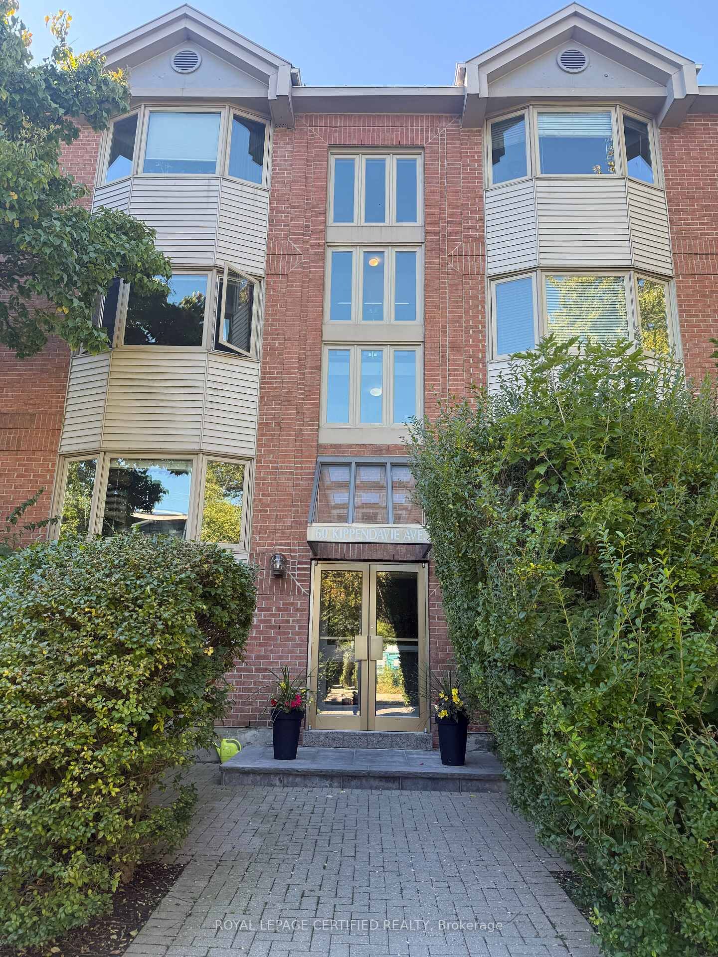 Property Photo:  60 Kippendavie Avenue 002  ON M4L 3R5 