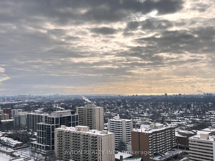 Property Photo:  117 Broadway Avenue 2512  ON M4P 1V3 