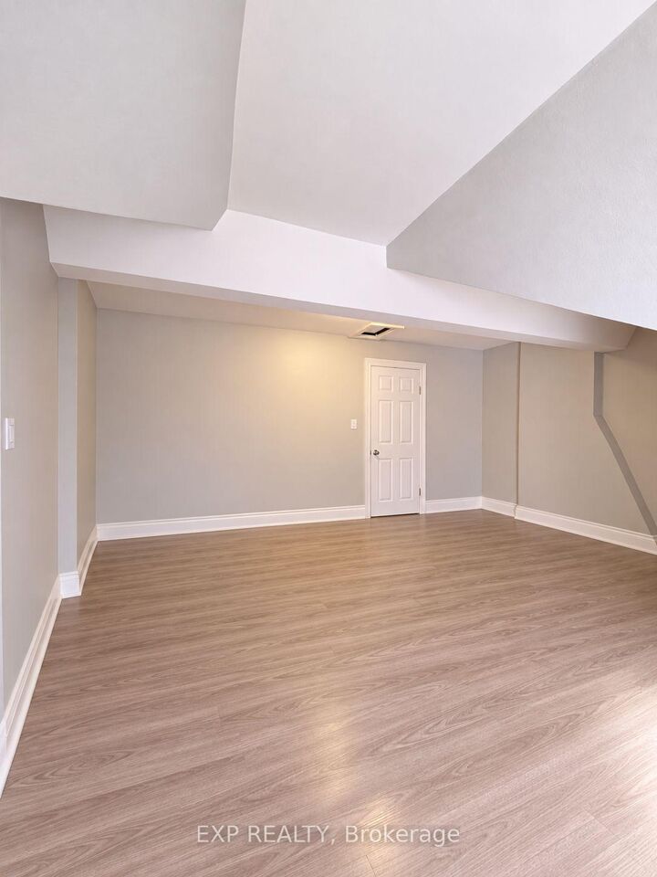 Property Photo:  72 Victoria Avenue S 301  ON L8N 2S7 