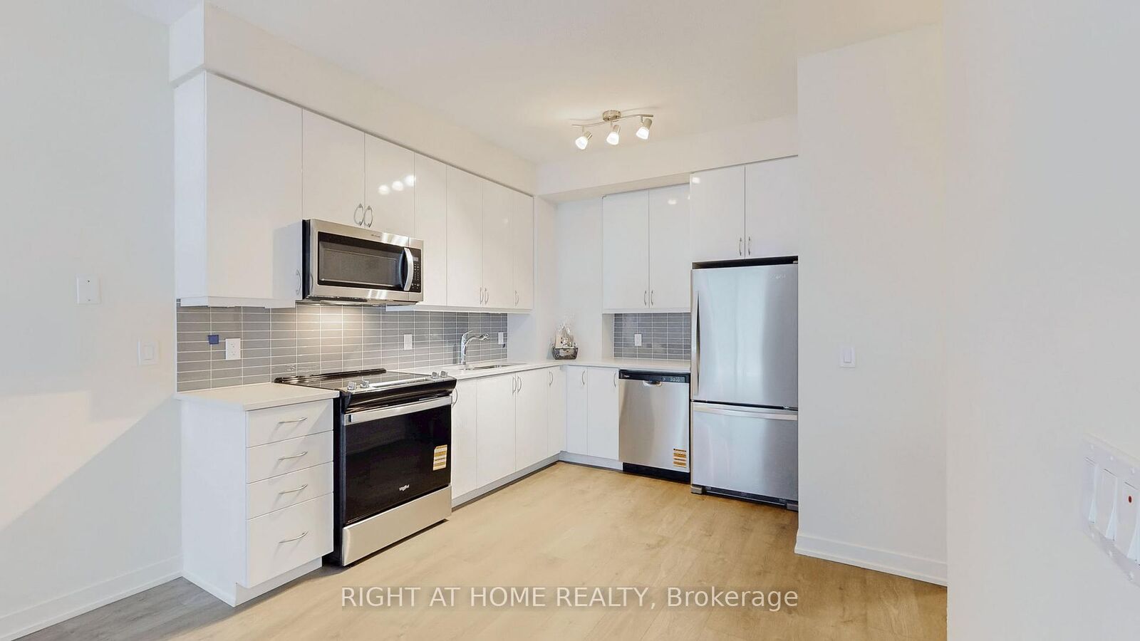Property Photo:  38 Annie Craig Drive 408  ON M8V 0G9 