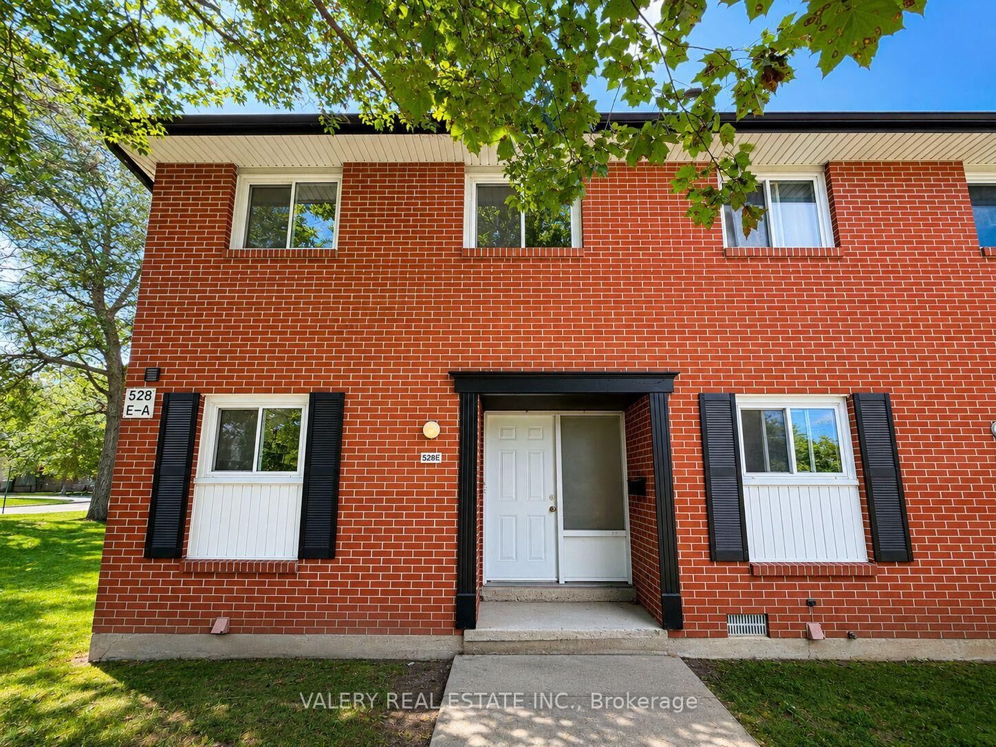 Property Photo:  532 Sunnydale Place C  ON N2L 4T1 