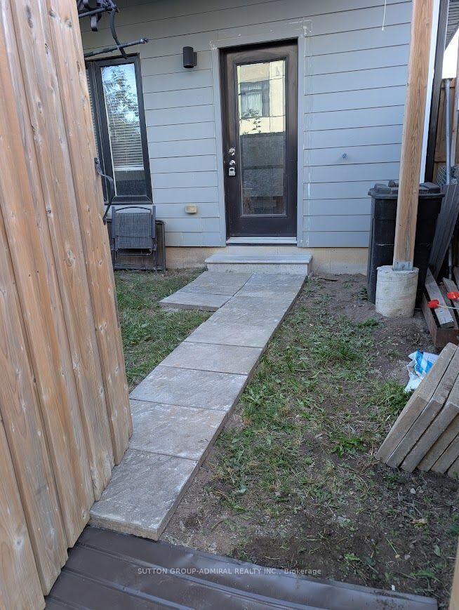 Property Photo:  540 Essa Road 17  ON L4N 9E5 
