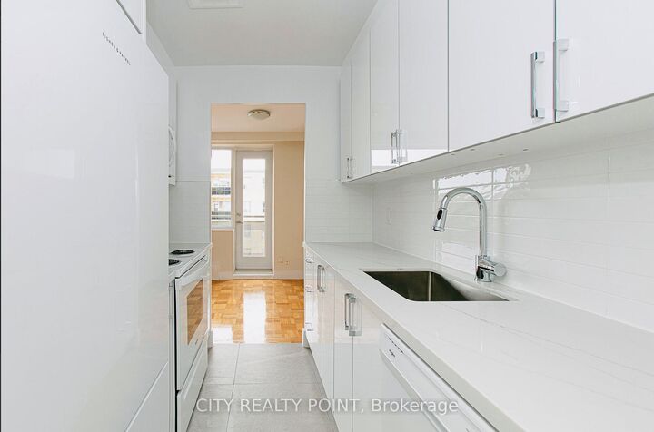 Property Photo:  2 Grandstand Place 604  ON M4H 1E2 
