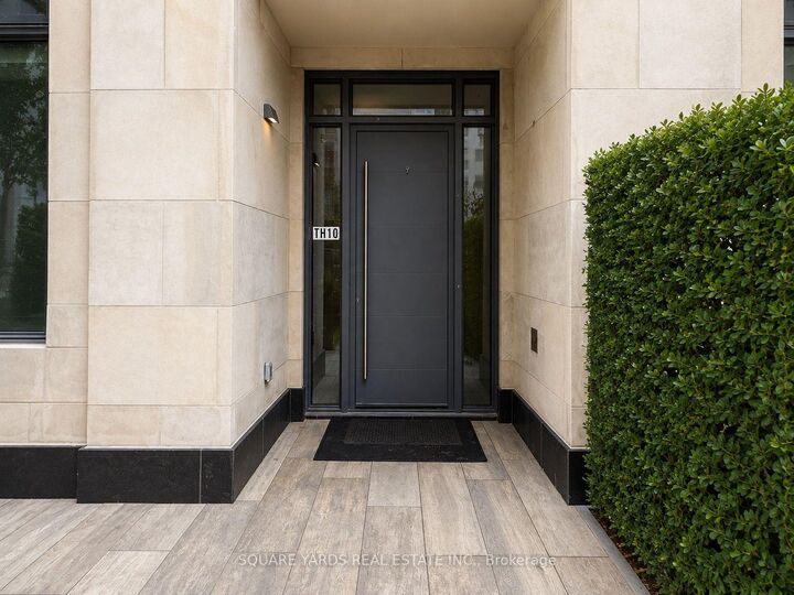 Property Photo:  33 Frederick Todd Way Th10  ON M4G 0C9 