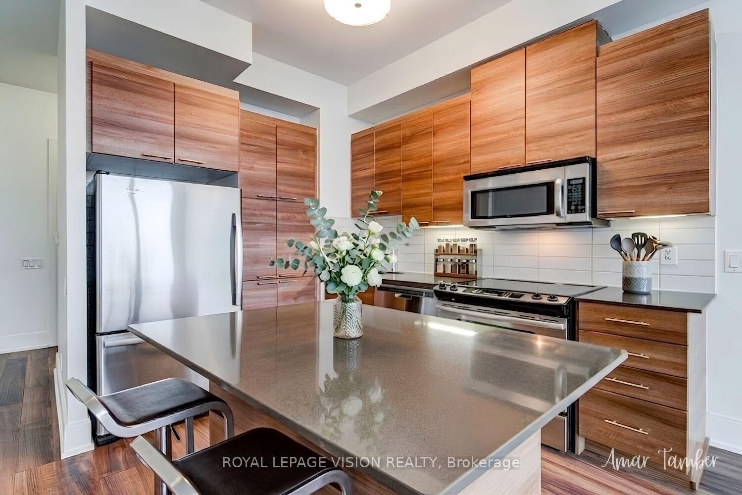 Property Photo:  15 Viking Lane N/A Ph5  ON M9B 0A3 