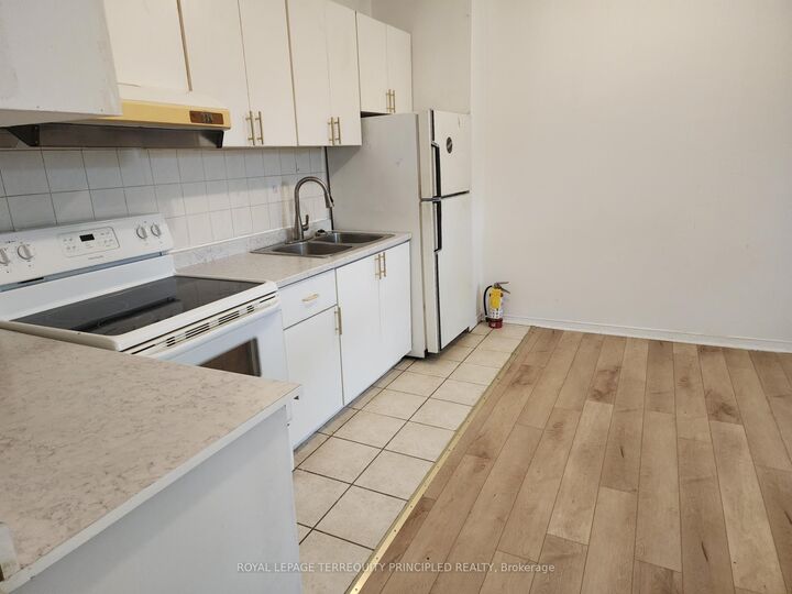 Property Photo:  1400 Queen Street W 3  ON M6K 1L7 