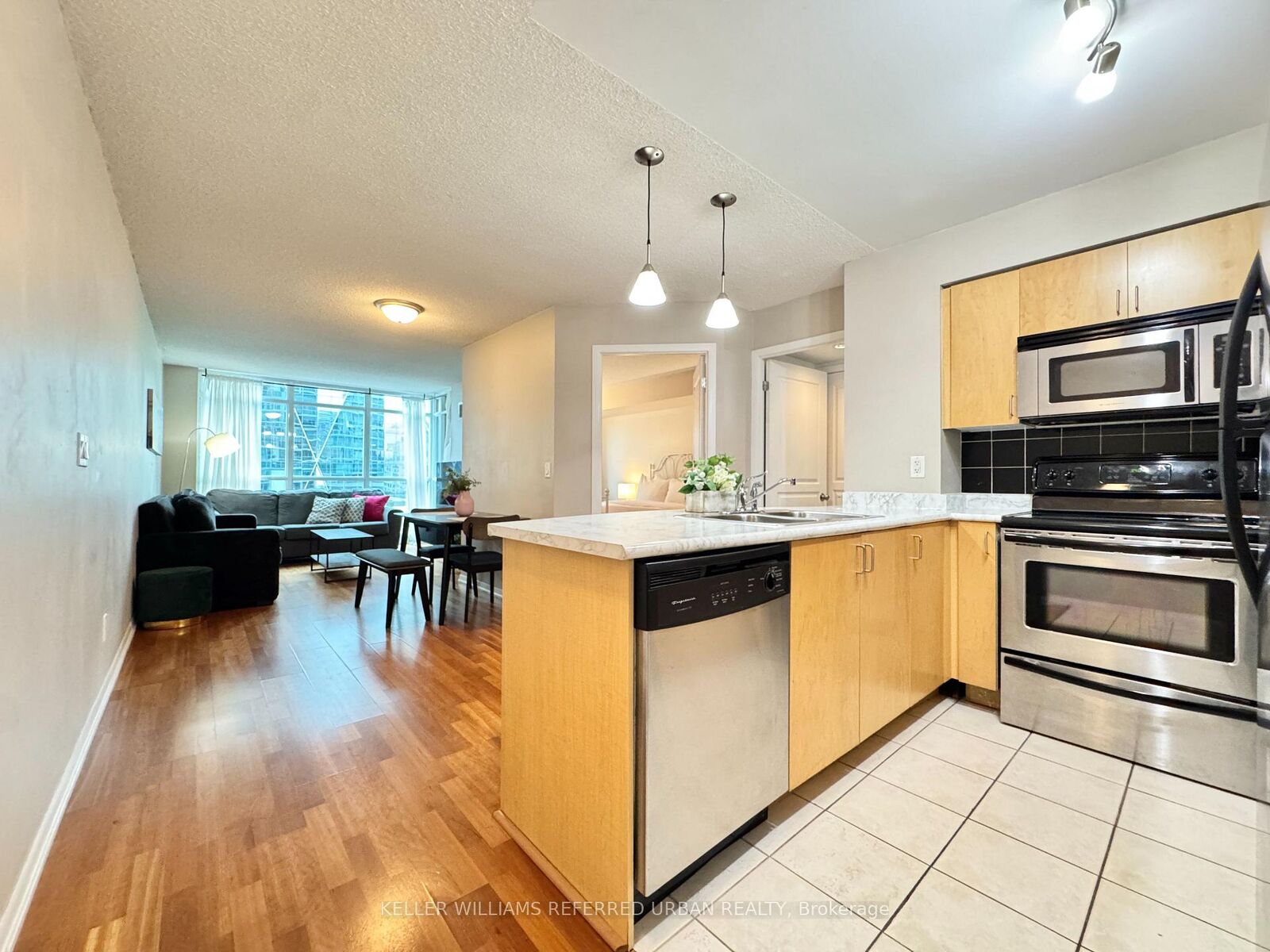 Property Photo:  18 Yonge Street 1715  ON M5E 1Z8 