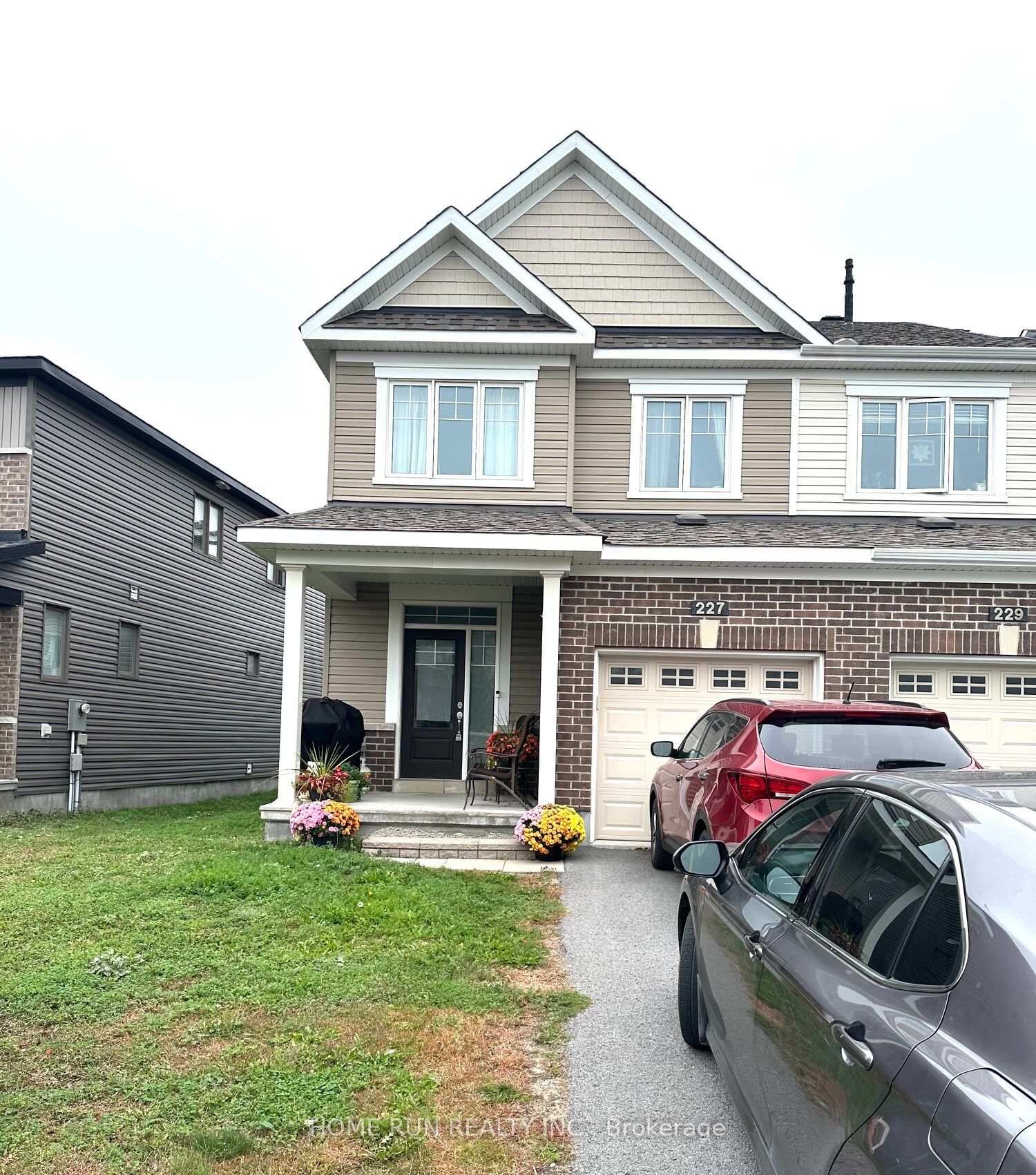 Property Photo:  227 Bandelier Way  ON K2S 2J4 