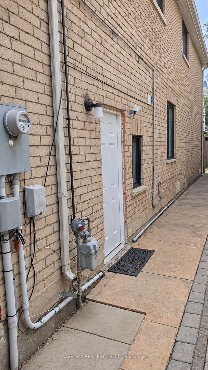 Property Photo:  18 Salonica Road Bsmt  ON L7A 3K9 