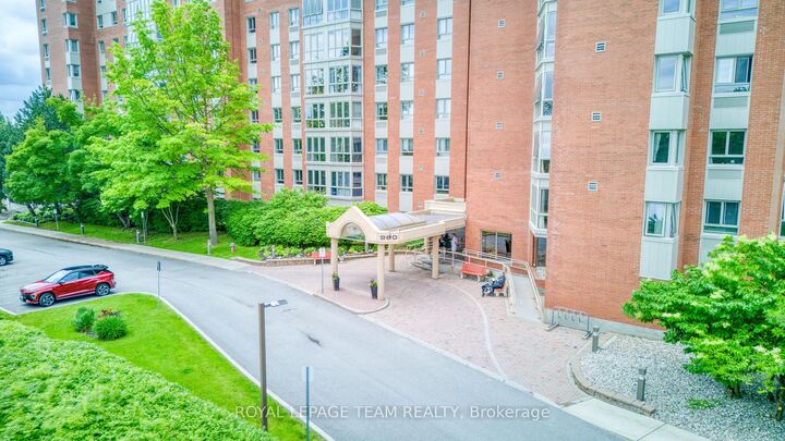 Property Photo:  960 Teron Road 401  ON K2K 2B6 