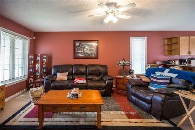 Property Photo:  49 Hanmer Street E A  ON L4M 6V3 