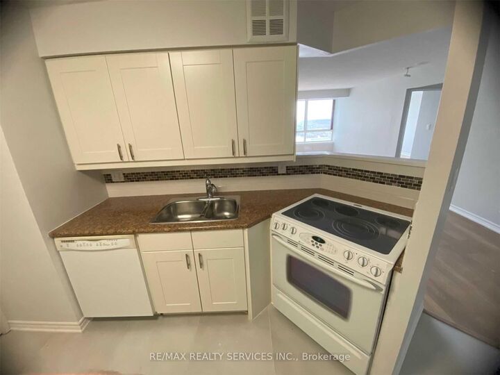 Property Photo: 3605 Kariya Drive 1612 ON L5B 3J4