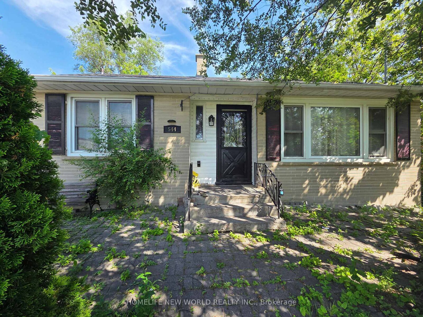 Property Photo:  544 Mary Street E  ON L1N 2R3 