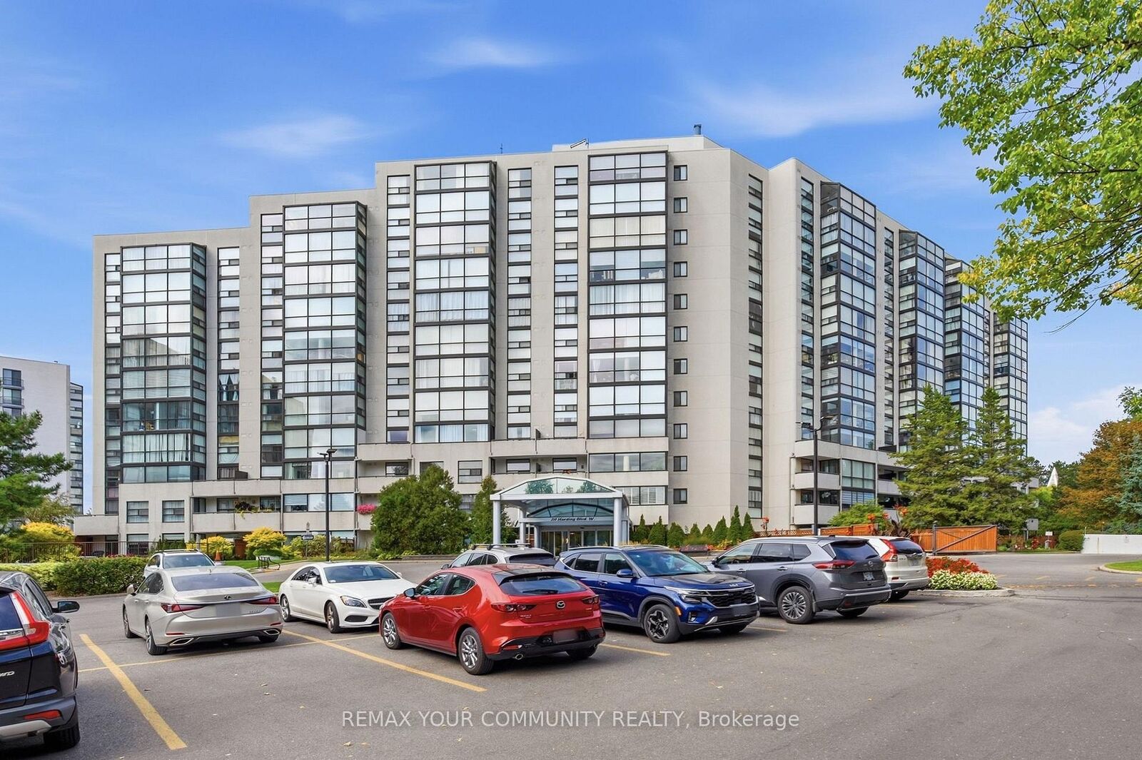 Property Photo:  20 Harding Boulevard 402  ON L4C 9S4 
