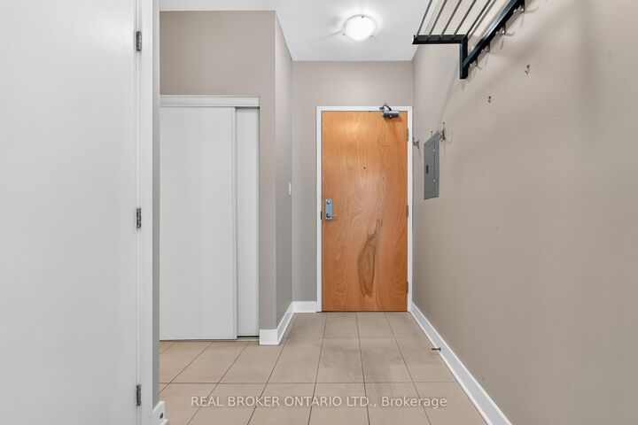 Property Photo:  360 Cumberland Street 201  ON K1N 0B1 