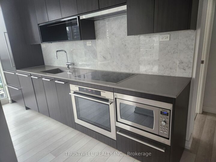 Property Photo: 115 McMahon Drive 1803 ON M2K 0E3