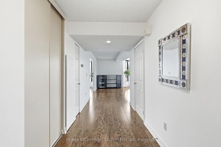 Property Photo:  49 Robinson Street 601  ON L8P 1Y7 