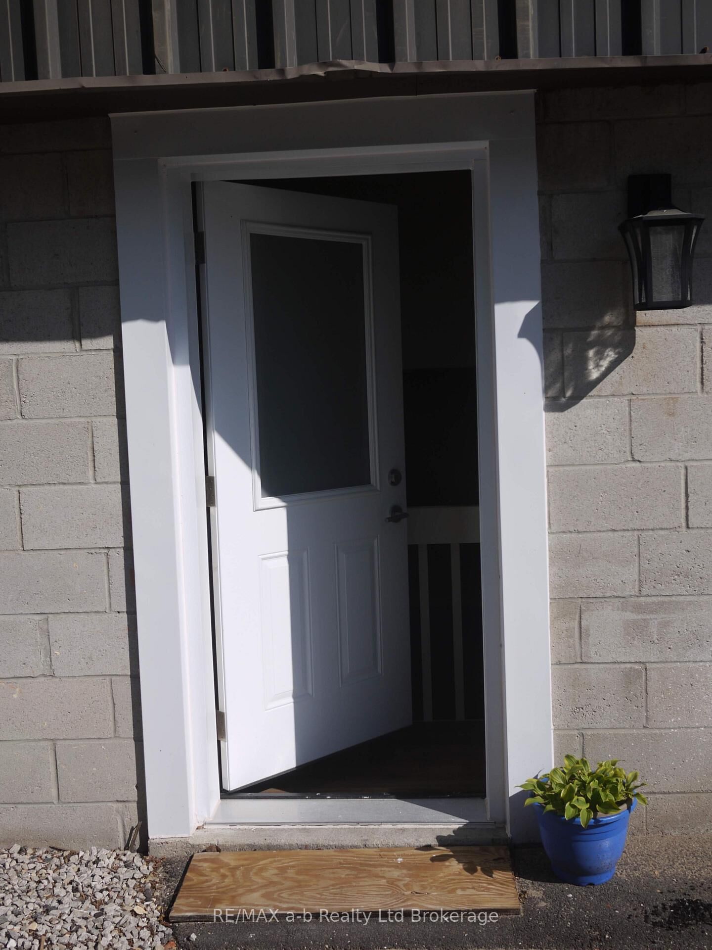 Property Photo:  350 Dundas Street 5  ON N4S 1B4 