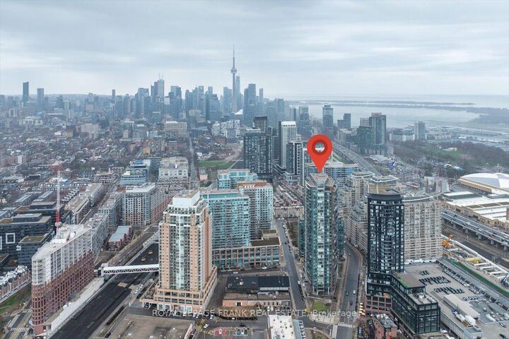 Property Photo:  150 East Liberty Street 405  ON M6K 3R5 
