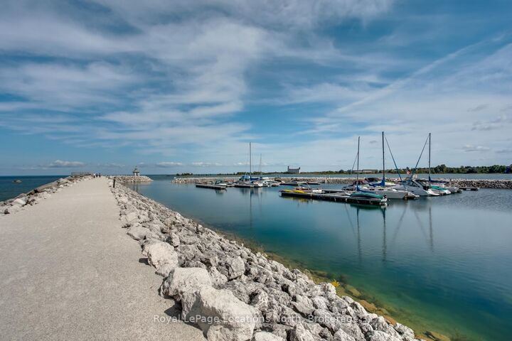 Property Photo:  16 Ramblings Way 84  ON L9Y 5C6 
