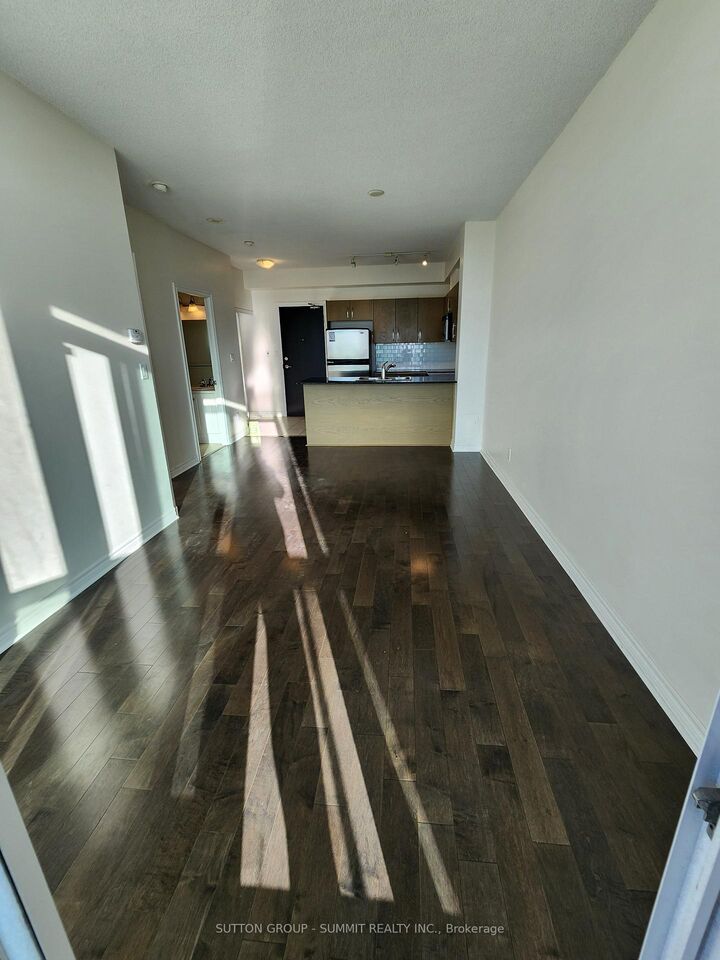 Property Photo:  3504 Hurontario Street 1003  ON L5B 1P2 