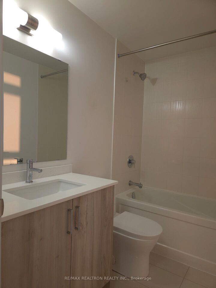 Property Photo:  10 Gatineau Drive 709  ON L4J 0L2 