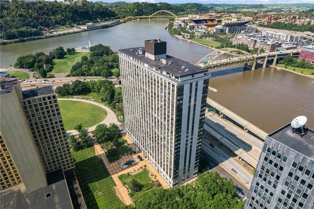 Property Photo: 320 Fort Duquesne Blvd 25L PA 15222